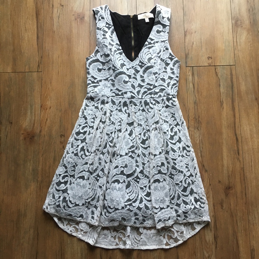 EUC MONTEAU White Lace Sleeveless Skater Mini Dress - Picture 2 of 9